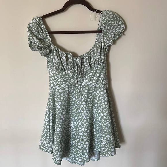 Princess Polly Finley Romper Green Floral short Romper Milkmaid - Picture 2 of 7